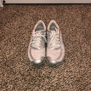 White Nike Free Runs 5.0